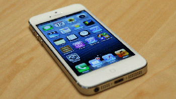 L'iPhone 5S ou 6 sortira dans quelques semaines. La version 5 peut être une belle alternative à moindre coût.