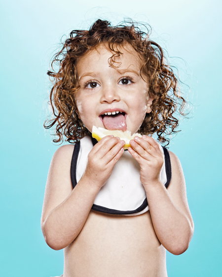 Pucker-Portraits-of-Babies-Tasting-Lemons-for-the-First-Time-by-April-Maciborka-and-David-Wile-Pubdecom