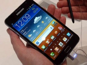 La Samsung Galaxy Note 2 impressionne par sa taille et la qualité de l'écran
