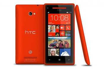 Au même titre que les Lumia de Nokia, le HTC 8x se distingue par son design différenciant.