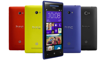 Le HTC 8x est proposé en plusieurs coloris. Ce sera sans doute la même stratégie adoptée par Apple pour l'iPhone 5S ou 6